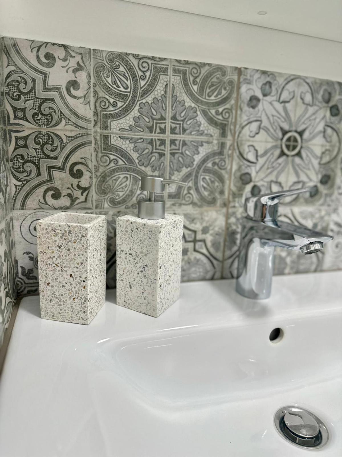 Apartments Lozina Дрвеник Екстериор снимка