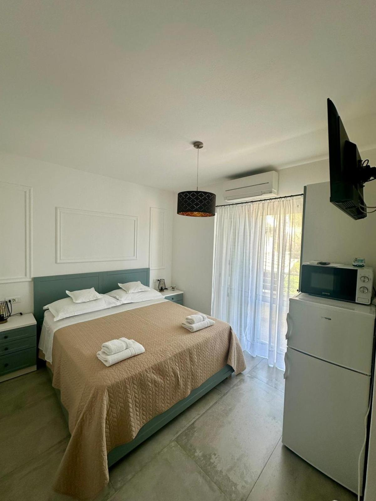 Apartments Lozina Дрвеник Екстериор снимка