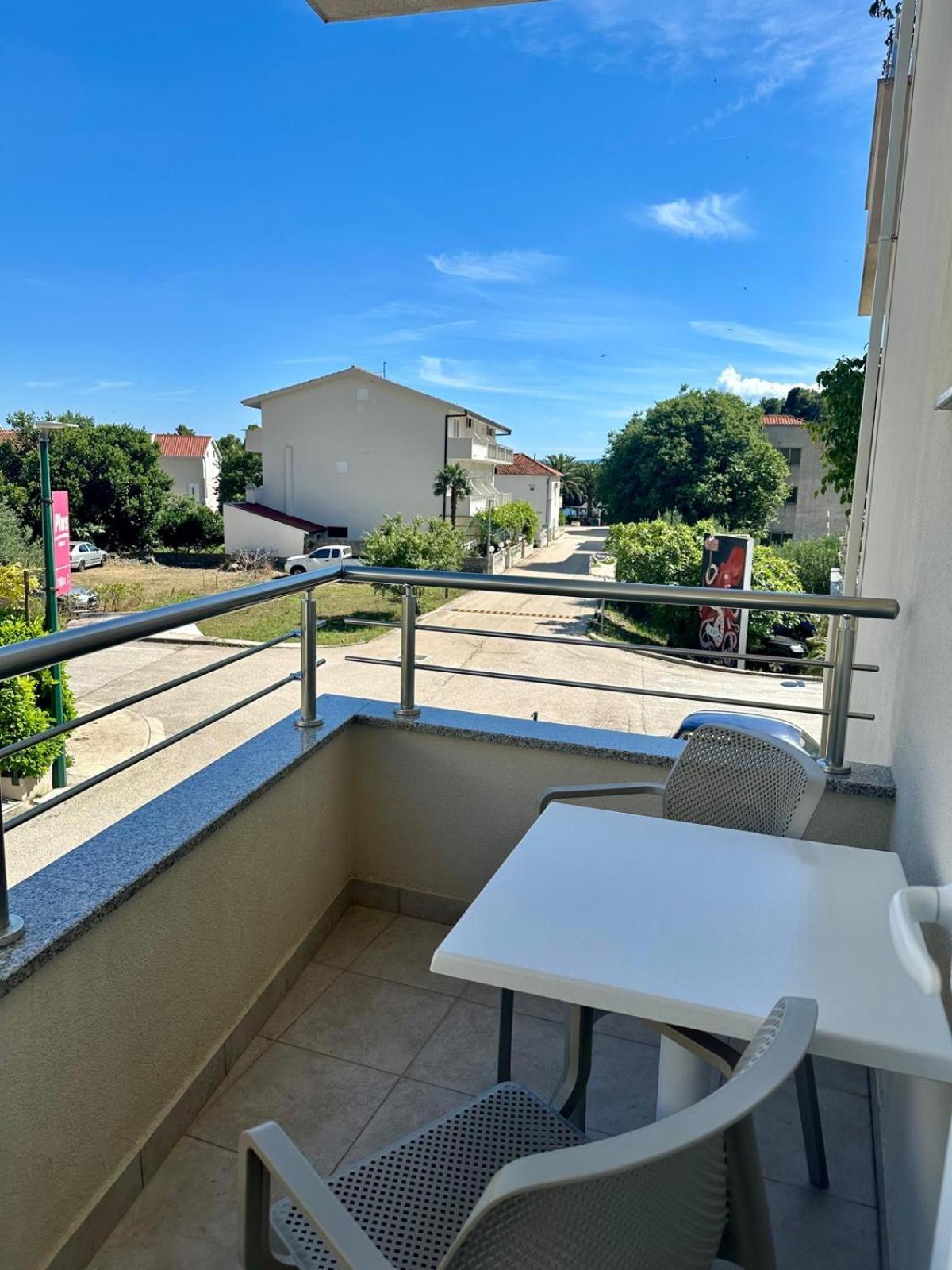 Apartments Lozina Дрвеник Екстериор снимка