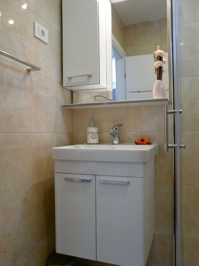 Apartments Lozina Дрвеник Екстериор снимка
