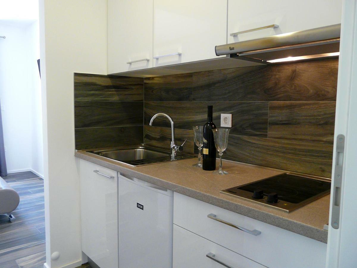 Apartments Lozina Дрвеник Екстериор снимка