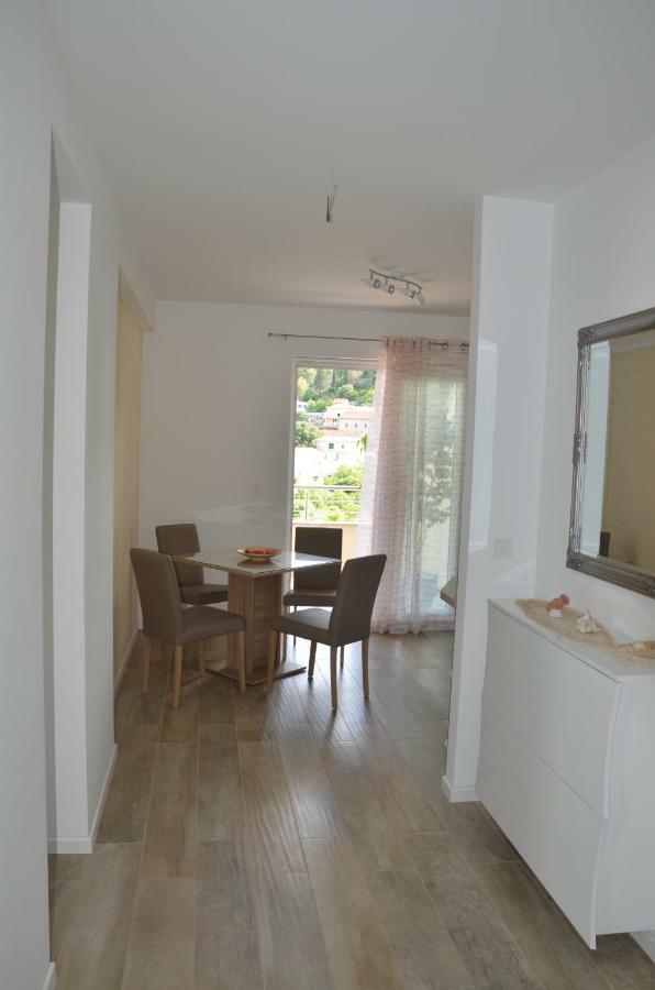 Apartments Lozina Дрвеник Екстериор снимка